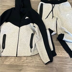 Nike Tech Set